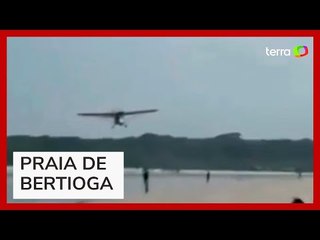 Aeronave faz pouso irregular e quase atinge banhistas no litoral de SP