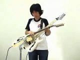 Increible toca la cancion de los Simpsons con dos guitarras