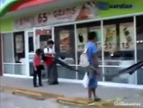 Comandos armados atacan 3 instalaciones policiacas en Manzanillo