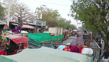 Video मंडी के बाहर वाहनों की कतार, सडक हुईं जाम