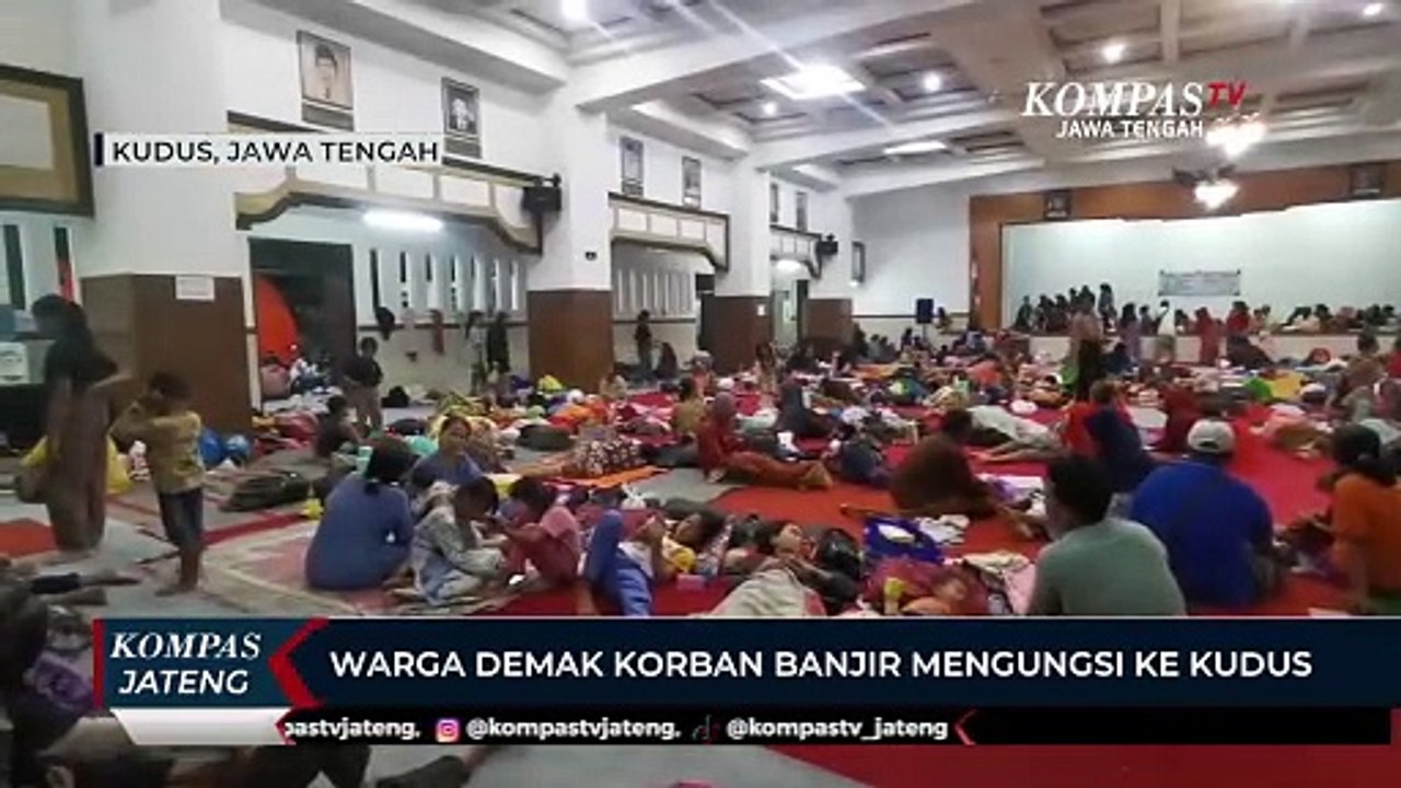 Warga Demak Korban Banjir Mengungsi ke Kudus