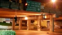 Zetas cuelgan cuatro cuerpos en puente de Tampico