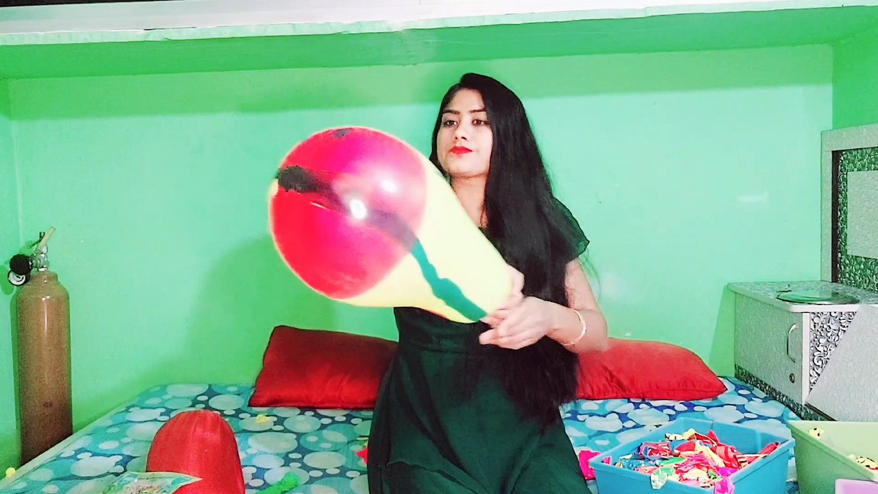 trying to make apple balloons by expired balloons /royal khushi #royalkhushi #royalkhushivlogs