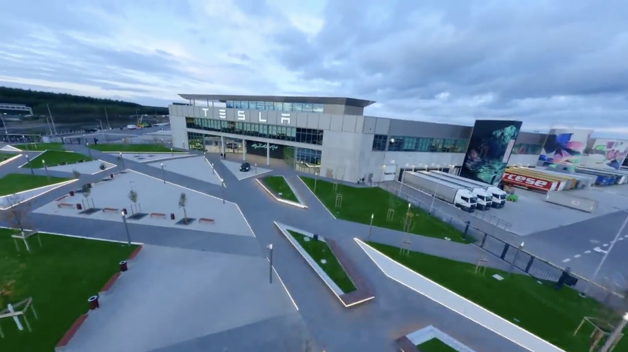 VÍDEO: Descubre la gigafactoría que tiene Tesla en Berlín a vista de dron