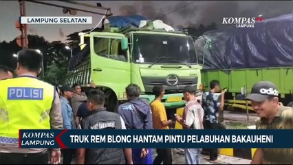 Truk Fuso Muatan Tepung Hantam Pintu Pelabuhan Bakauheni