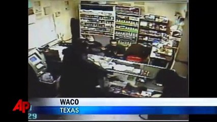 Télécharger la video: Texas Clerk Gets in Gunfight With Robbers