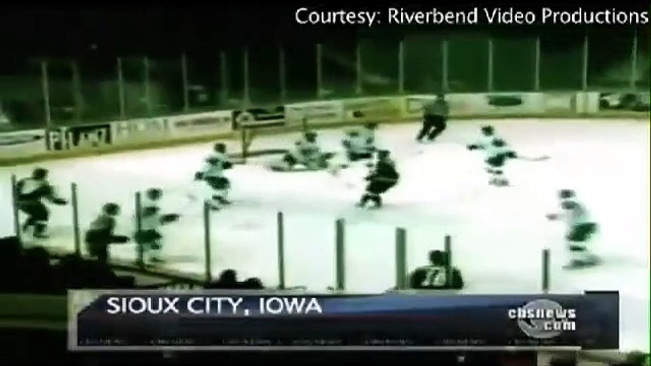 Hockey Puck Splits in Two! Vídeo Dailymotion
