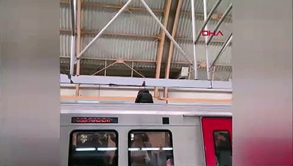 Metronun üzerine çıktı, seferler durdu