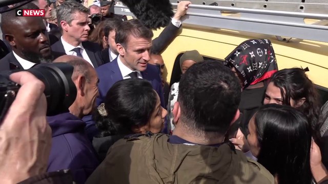 «C’est quoi le but, c’est de tout détruire ?»… Emmanuel Macron répond à une habitante de La Castellane : «Non , le but c’est de détruire les réseaux de trafiquants»