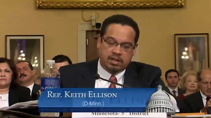 El representante Keith Ellison Llora durante la audiencia de radicalización