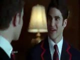 Besos entre Kurt y  Blaine en Glee!