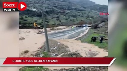 Uludere yolu selden kapandı