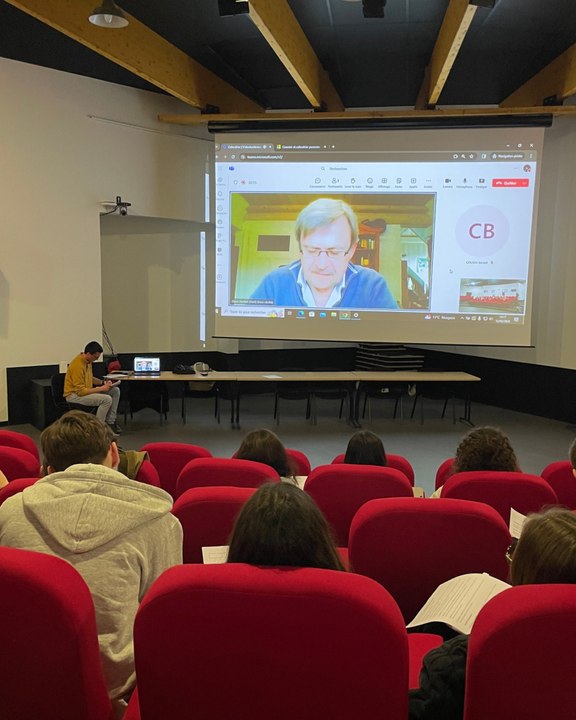 Opération "Vétérans" : rencontre entre le fils d'un vétéran allemand et des élèves normands