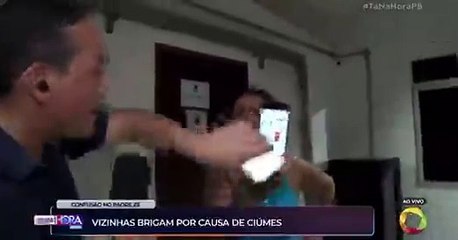 Download Video: Mulher mostra ao vivo marido transando com amante pelo celular e choca repórter - - Durante um link ao vivo no Tá Na Hora, programa jornalístico da