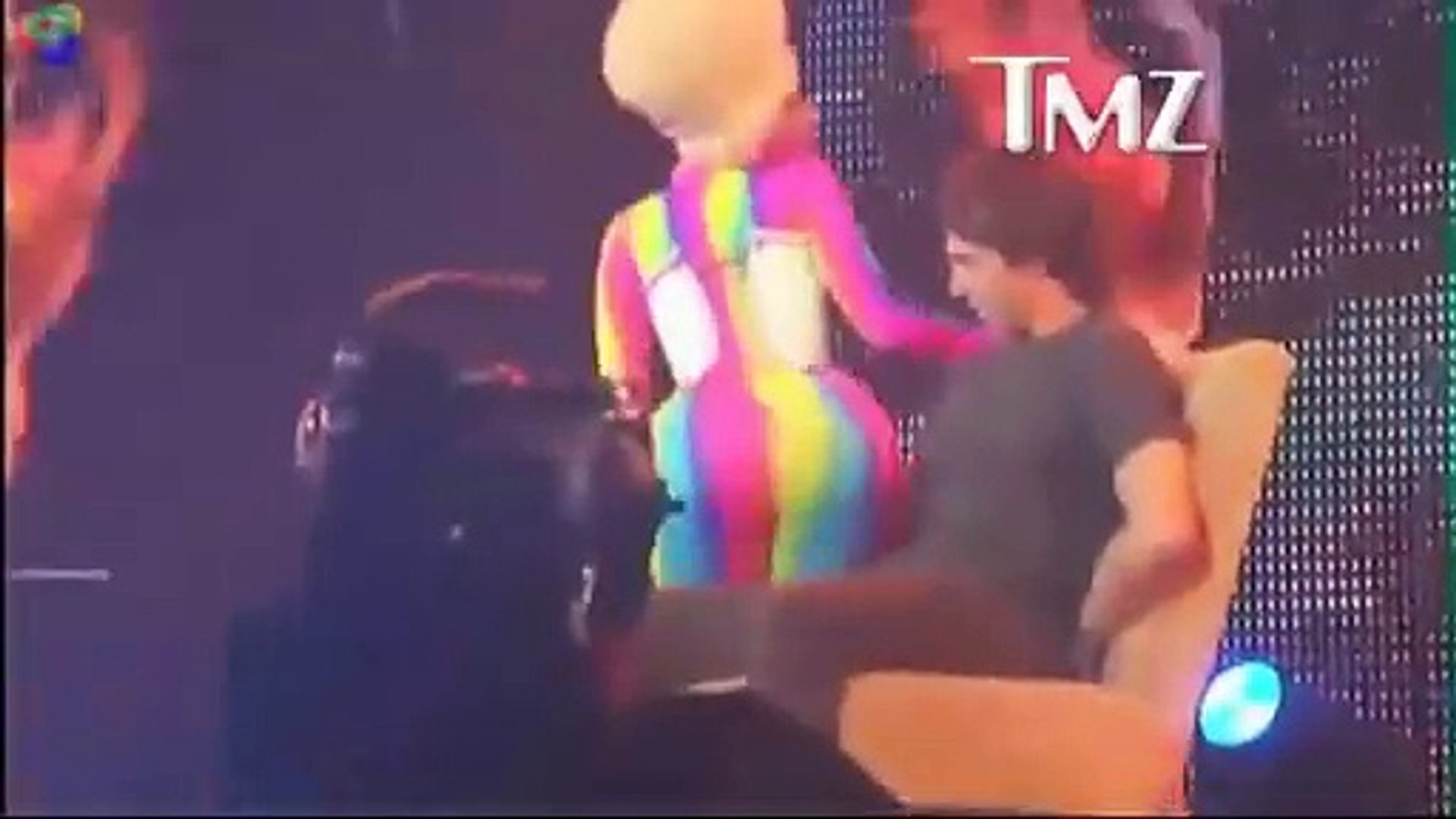 Nicki Minaj - GRINDING Lap Dance On NBA Superstar