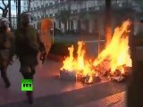 Disturbios: Video de violentos enfrentamientos entre manifestantes y policías en Atenas