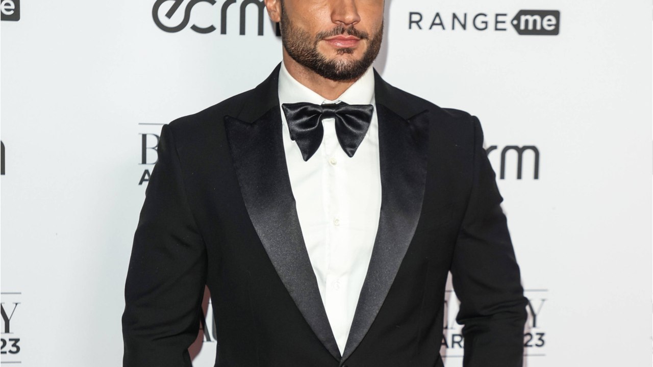 Love Island: Davide Sanclimenti and Chloe Burrows joke about going on ‘first date’ in new video