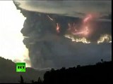 Espectacular video de un rayo dentro de Chile nube de cenizas del volcán Puyehue