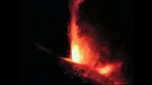 Entra en erupción el Volcán Etna, evacuan a miles de sus hogares