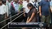 Mujer en la India mueve camion Con los dientes