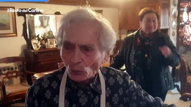 Video: anziana fermata senza patente, Giose compie 104 anni