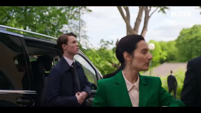 Bande-annonce de la saison 3 de Young Royals. / Les acteurs parlent de la fin de la série