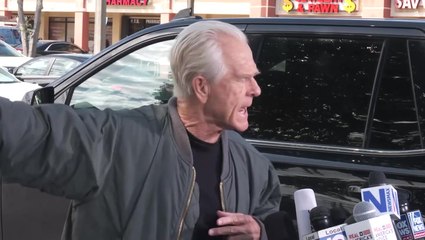 Moment Ex-Trump adviser Peter Navarro turns himself in to Florida jail