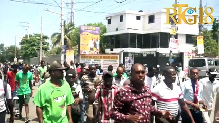 Manifestasyon pou kore akò 5 Mas la, ki chwazi Guy Philippe, Dr. Françoise St-Vil V. Me Durin D. Jr