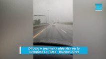 Diluvio y tormenta eléctrica en la autopista La Plata - Buenos Aires