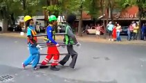Divertido Hombre Bailando como Michael Jackson