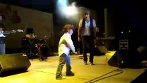 Niño Baila La Fórmula durante concierto de Mane de la Parra
