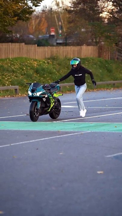 Quand t’essaies de stopper ta moto  #bike #stunt #moto #biker