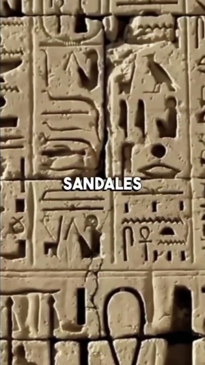 les égyptiens et les pyramides