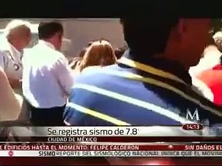 Download Video: Se derrumba puente en Azcapotzalco tras sismo destroza un microbús