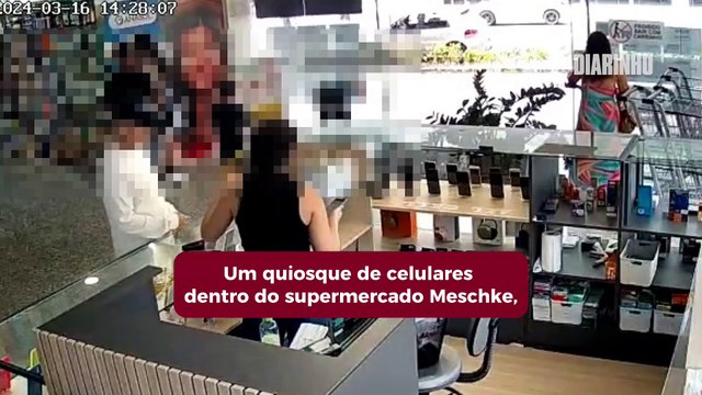 Assaltantes levam 44 celulares de quiosque de supermercado em BC