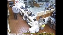 Sujeto loco ataca a los empleados de un McDonalds con un bat en Florida