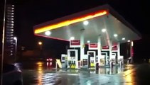 Techo de gasolinera cae por fuertes vientos