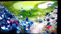 Tiger Woods se golpea la mano con camarografo  2012 US Open