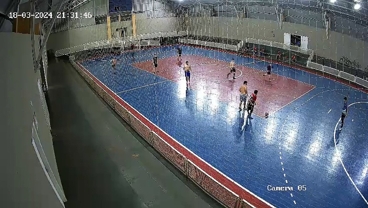 Imagens de camera de segurança mostra o momento do homicídio em STI
