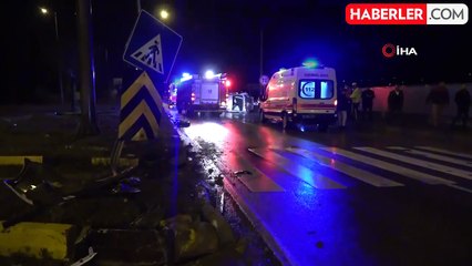 Kavşakta otomobil ile hafif ticari araç çarpıştı: 2 yaralı