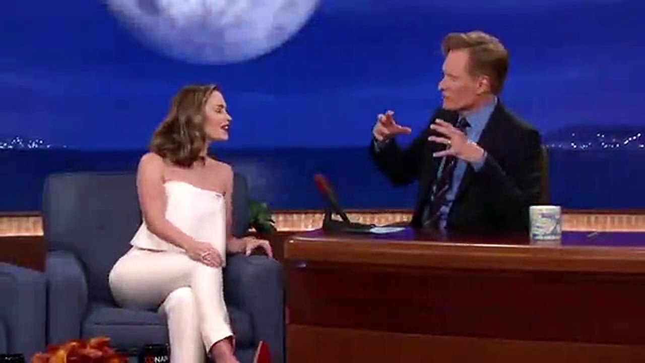 Conan Show Emily Blunt Almost Killed Tom Cruise - Vídeo Dailymotion