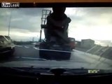 Conductor muere tratando de escapar despues de golpear a los peatones