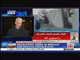 Reportero se Asusta de Explocion durante Reportaje en Gaza