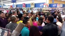 Pelea en Walmart  por Black Friday 2012