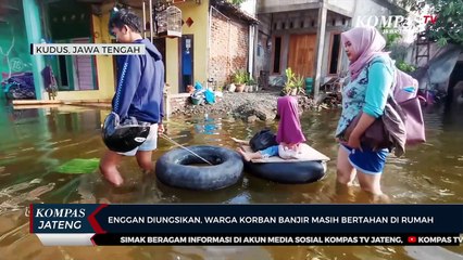 Enggan Diungsikan, Warga Korban Banjir Masih Bertahan di Rumah