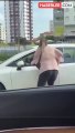 Trafikte kadın kavgası! Hemcinsini çocuğunun gözü önünde darbetti
