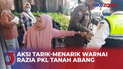Aksi Tarik-menarik Barang Dagangan Warnai Razia PKL Tanah Abang