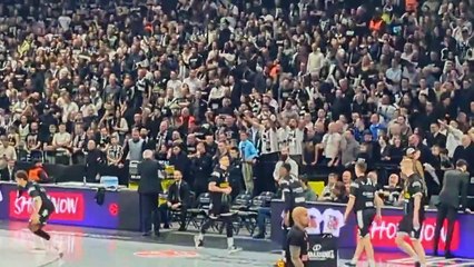 Zeljko Obradovic imzayı sahanın ortasında attı!