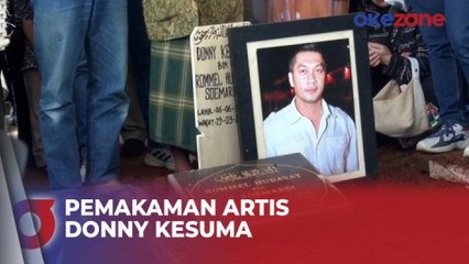 Tải video: Suasana Haru Selimuti Pemakaman Donny Kesuma