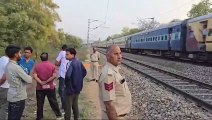 राजगढ़-बांदीकुई रेल मार्ग पर ट्रेन की चपेट में आने से युवक की मौत